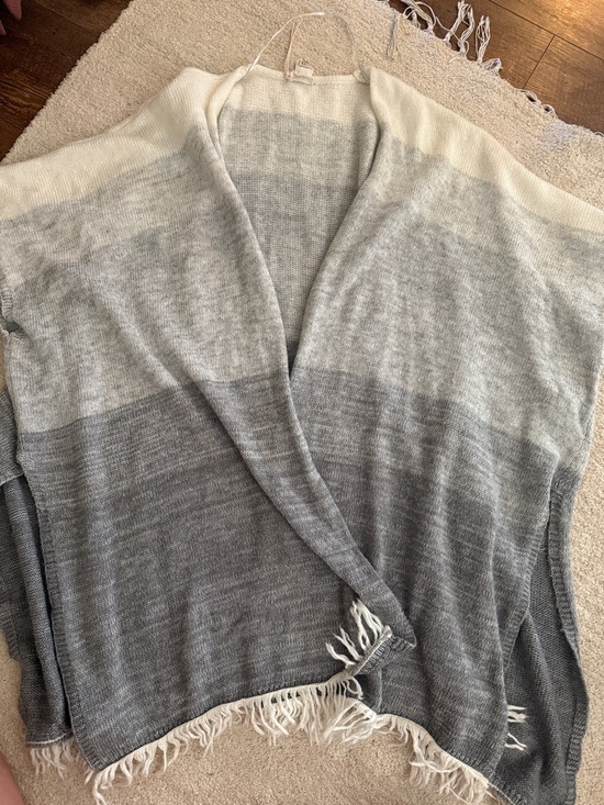 Hem & Thread Sweaters - Hem & Thread Cream to Gray Ombre Fringe Poncho Sweater